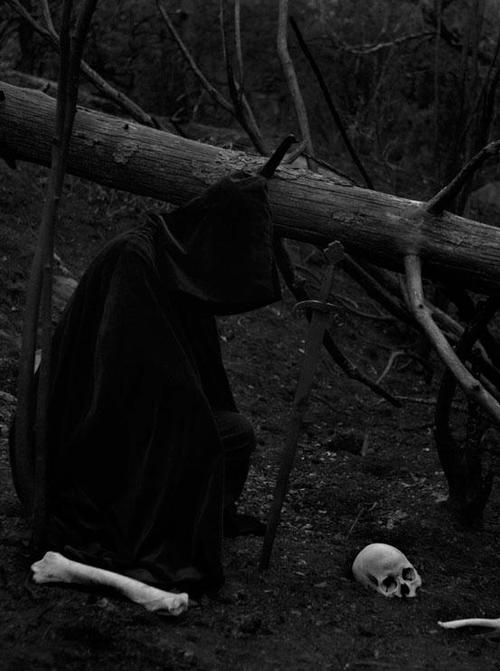 dark-recesses-of-the-soul:    ☽ dark, horror, eerie, macabre ☾    