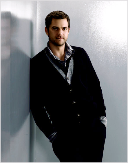 filledelalunedesillusions:  Voilà ma photo du jour pour ma semaine Joshua Jackson