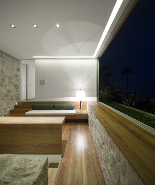 {Let’s go from ski resort, to a tropical masterpiece. A stunningly simple house, in a stunning