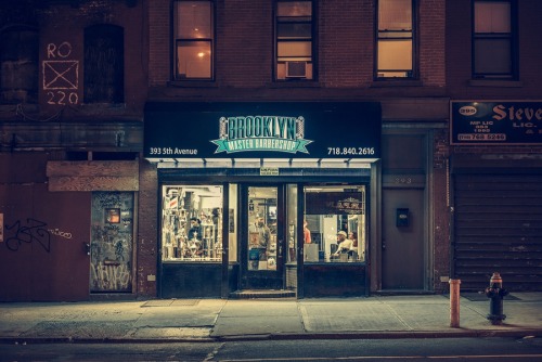 PHOTO - “Cuts” by Franck Bohbot - Barbers & barbershops, New York City, november 201