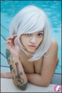 cosplaydeviants:  Lua Suicide likes to prove that on #sundies you can swim around in nothing at all!  http://ift.tt/25SMyji http://ift.tt/2a8wHK7 