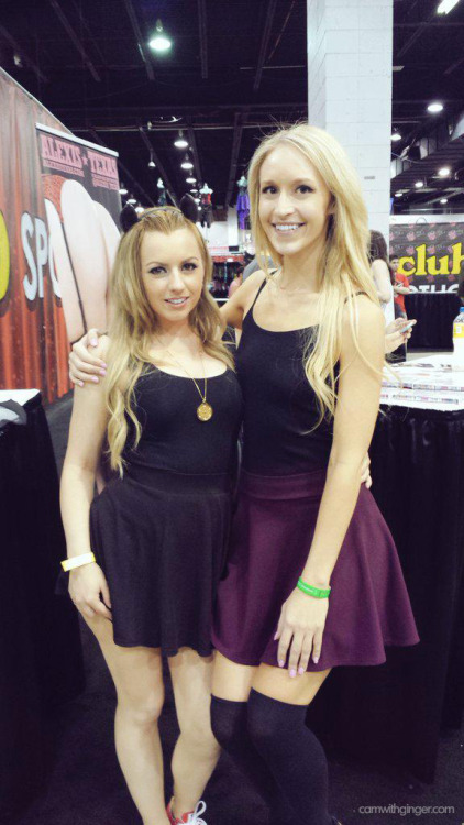 ginger–banks:  Got to meet Lexi Belle at Exxxotica too! 
