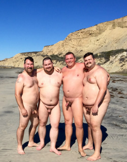 thecubhouse:  randymarkss:  Doughboy’s Sons R-L, Rolly, Poppin,   Bunsofun, Popper, the Doughboy Sons, sport themselves on the beach. I would   gladly help them rise, wouldn’t you?  Lol, Wes is the only one with a lil hardon ;)