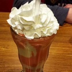espeonprincess:  dennys:guys please help us - is this shake white and red, or pink and gold? we can’t agree and we are freaking out  WE GET IT DENNYS MARKETING TEAM YOU KNOW WHAT MEMES ARE 