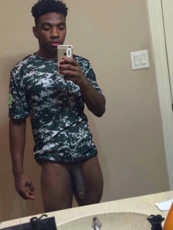 kingdre022:  Sexy asf 