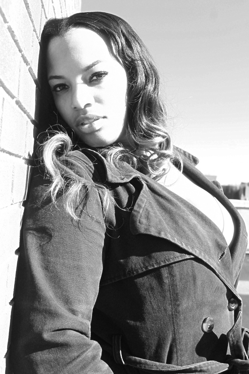 headturnsmeon:  adoness:  headturnsmeon:  Just a lil bit 😏  TWC: Tumblr Woman