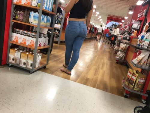 candidshotzs1: Love me some fat booty