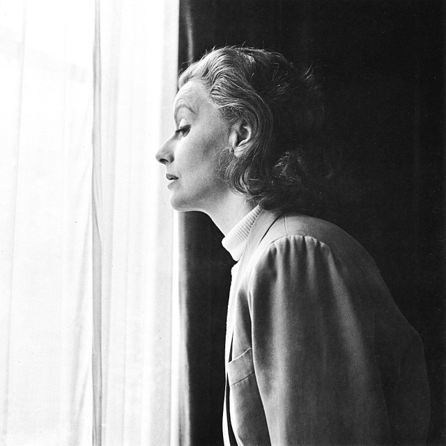 ✧ Greta Garbo by Edward Steichen (1928) and by Cecil Beaton (April 1946)