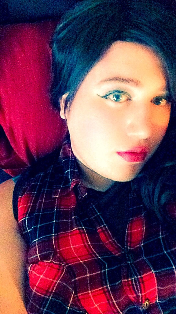 ashleyaurora:  Looking for fun. Who is up for a good fuck? Send me naughty pics.😏🍆👄
