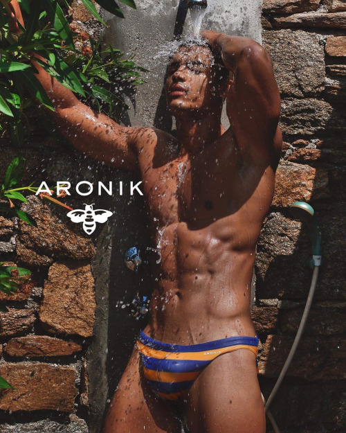 themusclehead:  How are Aronik models so fucking HUNG?!
