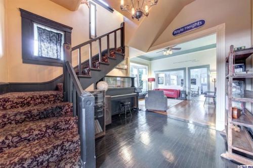 romy7:  househunting: 轺,921/6 br/3 units/2100 sq ft LA, CA built in 1888  