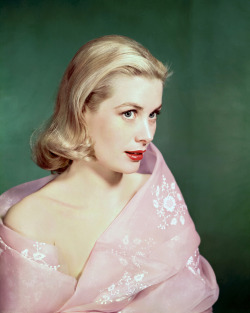 theclutteredclassicattic:  Grace Kelly, 1950s 