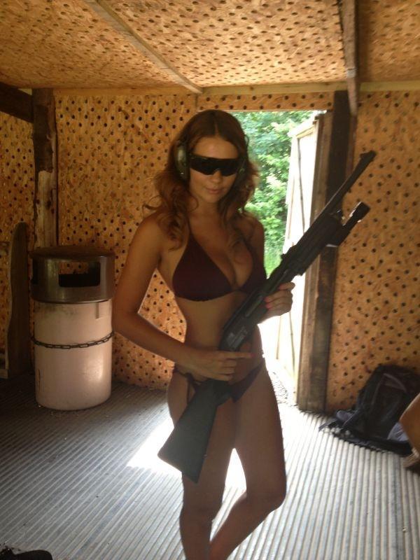 guns-and-babes:  Babe with gun http://guns-and-babes.blogspot.com/
