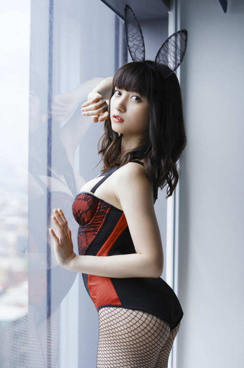 gravure-glamour:  Nashiko Momotsuki