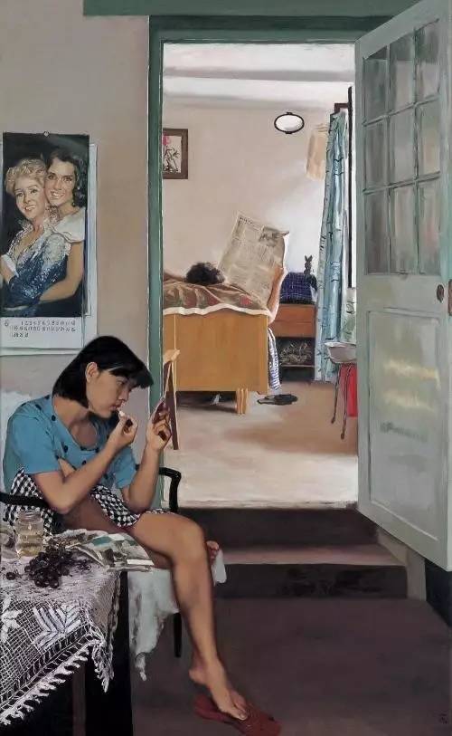 huariqueje:   Lady nearing lipstick    -   Zhao Bandi  Chinese,b.1966- Oil on