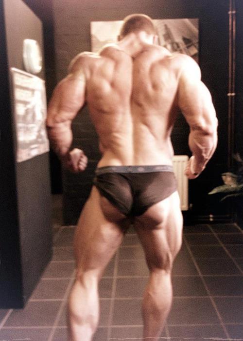 jacked-bodybuilders:  musclelover