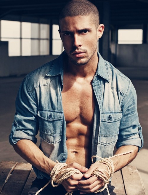 kingxavier69:  cupidon69:  savvyifyanasty:  > that body!  Follow me @ savvyifyanasty.tumblr.com  💕🍌 http://cupidon69.tumblr.com NSFW. GAY 18+. VIDEOS : http://cupidon69.tumblr.com/tagged/video    ❤Follow Me @ kingxavier69.tumblr.com YES!