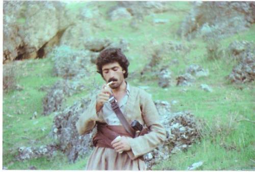 aiiaiiiyo:My dad taking a smoking break while fighting Saddam Husseins army in the 80s. Check this b