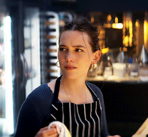 Victoria Pedretti As LOVE QUINN in YOU Season 2
