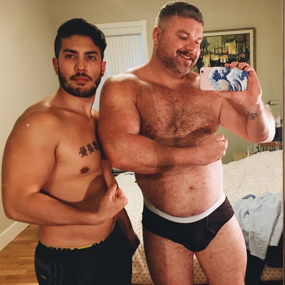 blibblobblib:  💪🏼👬💪🏼The couple that flexes together, sexes together