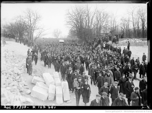 Railway strikes in Paris (February 1920).  There were two series ofstrikes that year – one in Februa