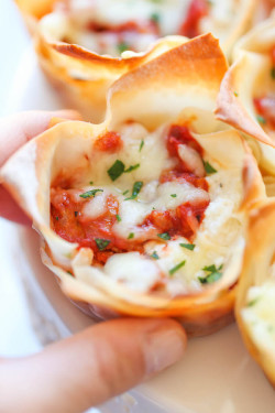 do-not-touch-my-food:  Mini Lasagna Cups