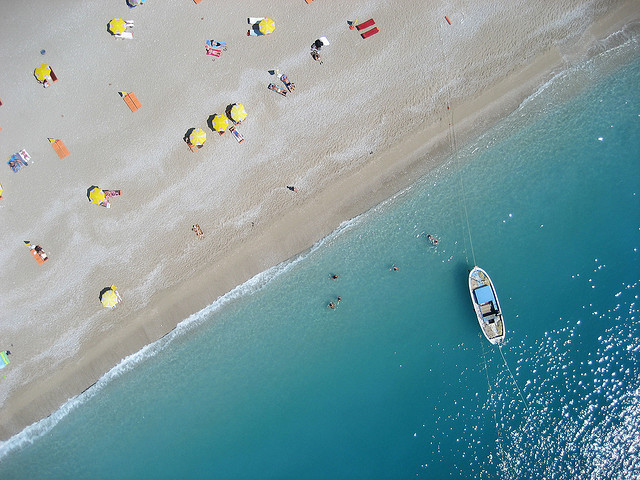 thingssheloves:  Descent by Laura Mary on Flickr. 