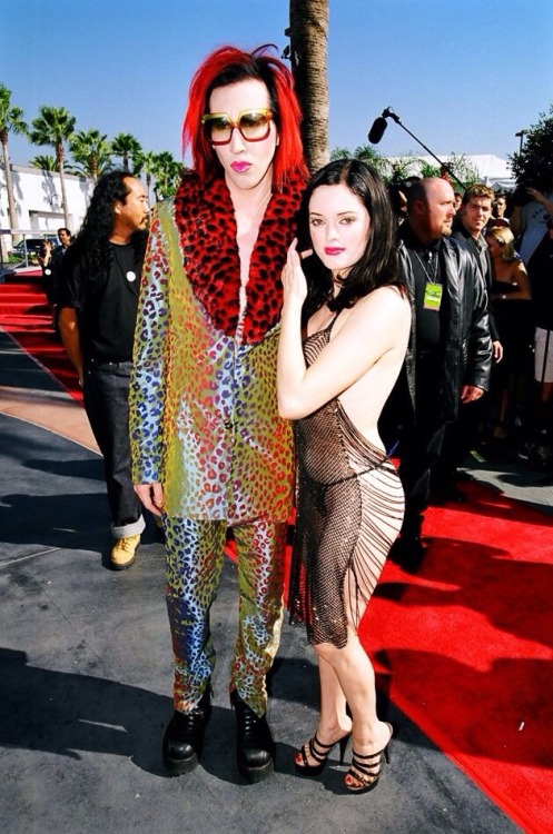 paintdeath:  Marilyn Manson and Rose McGowan @ the MTV VMAs 1998