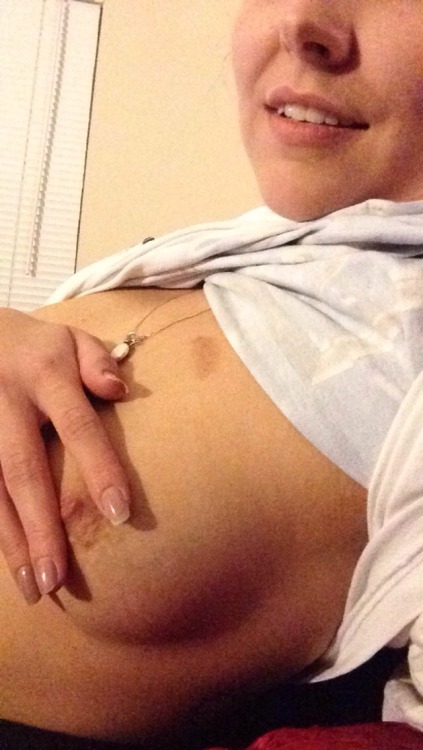 purebliss21:  not a butt pic & also from last week, but i never posted this one 👅