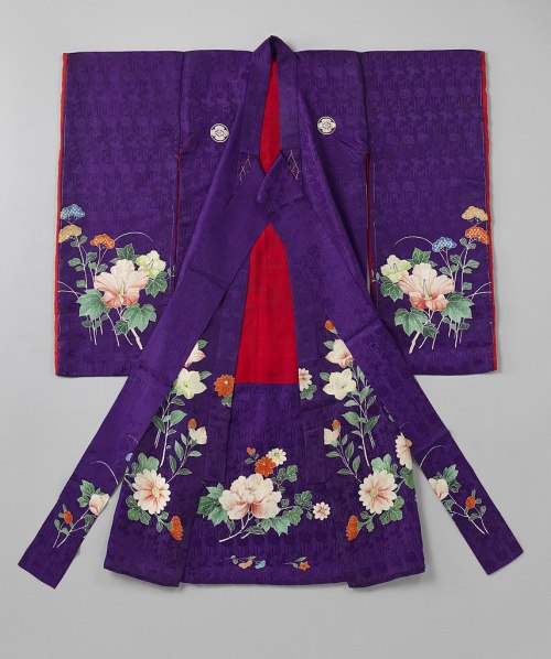 heaveninawildflower: Japanese Kimonos from Rijksmuseum.1) Red crepe silk (chirimen) with yuzen decor