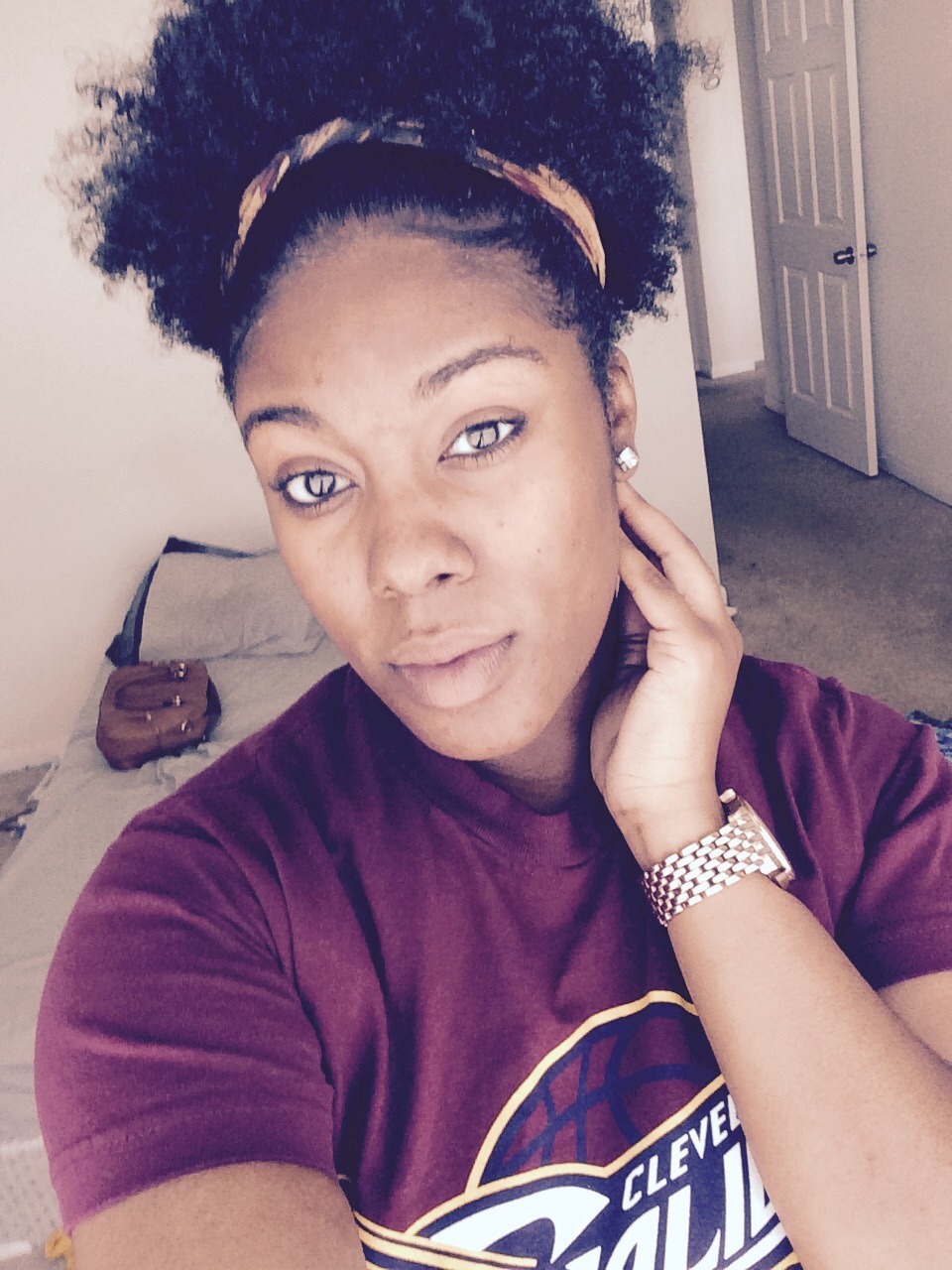 lipstickfein:  Melanin all types of fleeky for Blackout. Selfies while folding clothes