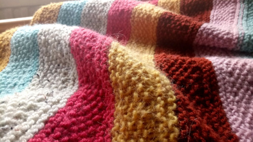 knittingfromthevoid:current blanket progress, 3 weeks after i started it! really not bad for 3 weeks