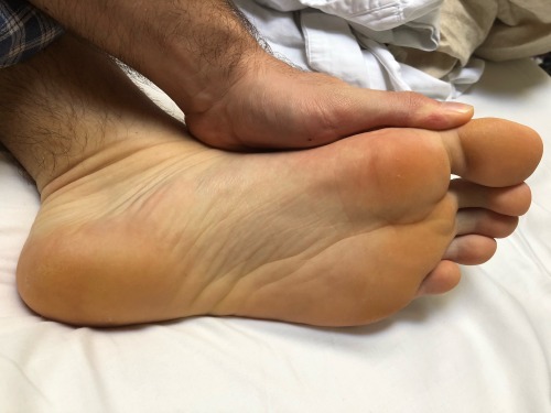mrbeardedbigfoot:  I have big hands, but even they look tiny next to my huge feet!