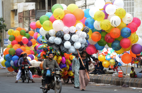 Vendors sell balloons in Karachi, Pakistan on July 18, 2015. (Rizwan Tabassum/AFP/Getty Images)