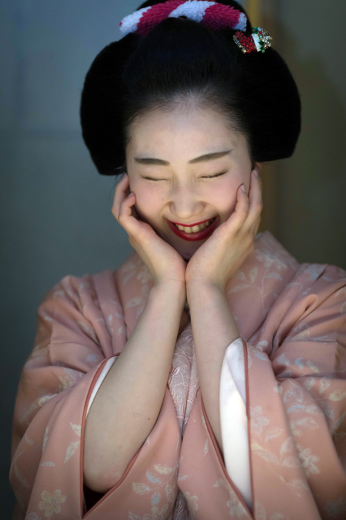 geisha-kai:  December 2016: casual maiko adult photos