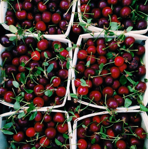 food52: Berry good!Weekend Farmers Market Inspiration via Food52 ♡_♡