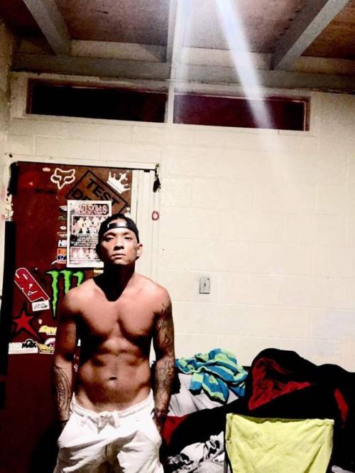 jeremy331: Who like trade. Pm me