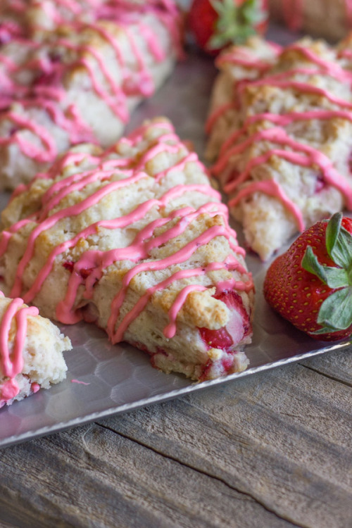 sweetoothgirl: Dreamy Strawberries &amp; Cream Scones