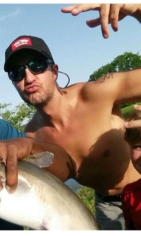 male-and-others-drugs:  Luke Bryan shirtless