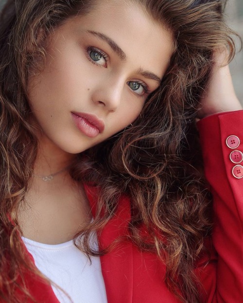 hennycl: beautes-fatales:  Inga Tynecka