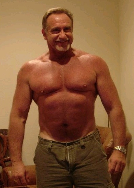 royaldaddies:  Sexy Dilf! That smile could melt a glacier!  Dream muscle Daddy!