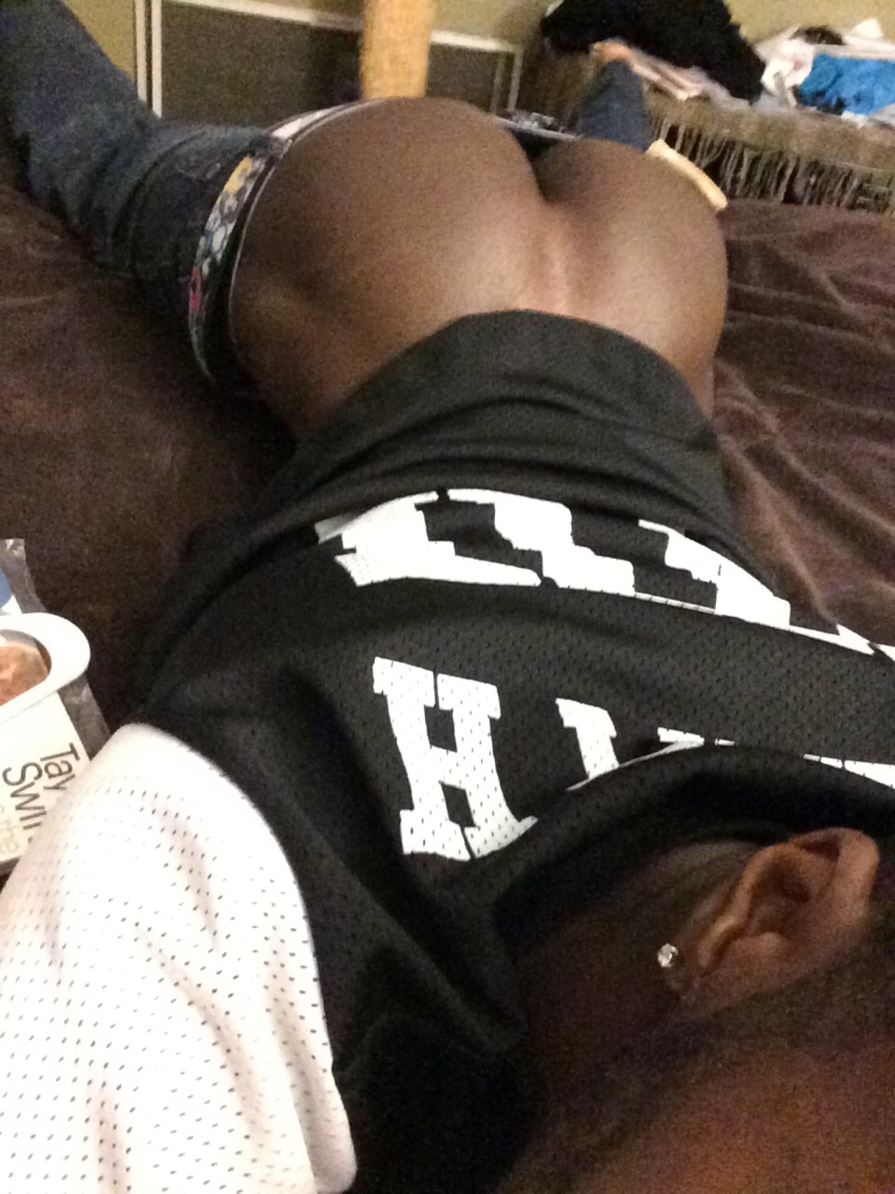 royalbxtchh:  With an ass like that, why aren’t you mine? 😋 