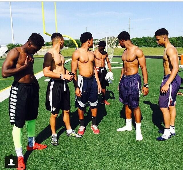 mjasexynigga:  jamesh512:  bigdick0610:  youtastemyaura:  I’D LET THE WHOLE TEAM