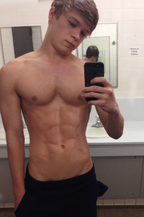 thatlittlesecretplace:  just-a-twink-again:  kylegver5:  http://KylegVer5.tumblr.com/  perfect bod   More at http://thatlittlesecretplace.tumblr.com/