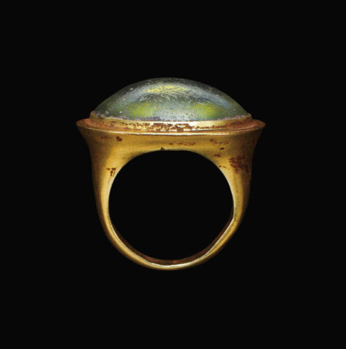 gemma-antiqua - Hellenistic gold and glass ring, dated to the 2nd...