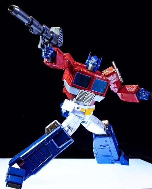 aeonmagnus: Transformers Masterpiece MP-44 Convoy (Optimus Prime)