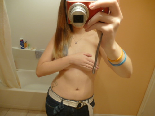 XXX whatshermindsays:  Half naked bathroom selfies! photo