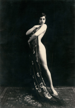 inneroptics:    Joan Scherbeck Wanda Muth, 1930   