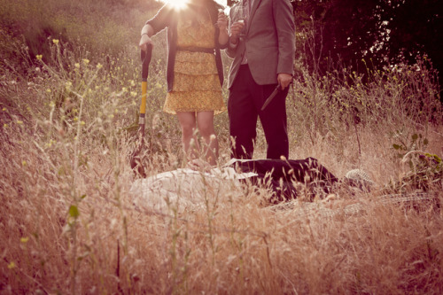 exhibitionistatheart:  afternoonsnoozebutton:  Zombie Attack Engagement Photos (x)   Total awesomeness ❤️