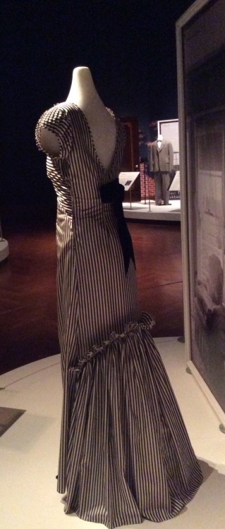 professorpski:  Stellar Stripes from American Style and Spirit This evening gown was worn by a membe